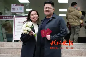 2022年2月22日，桂林700多对情侣喜结连理图片