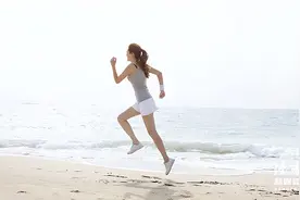 经常跑步的人，身体会发生什么变化？图片