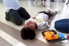 女子突然心慌、胸闷气短，血压也偏低，医生说：肺血管血栓堵塞图片