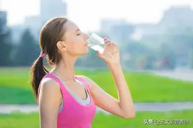 健康由四个元素组成：一是遗传，二是环境，三是医疗，四是生活图片