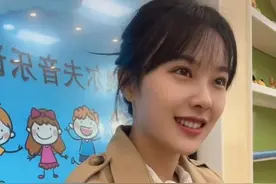 挖呀挖黄老师“约会”局长:生图法令纹明显，网友直呼是“照骗”图片