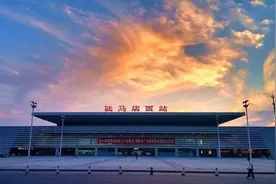 高瓴资本张磊：初中差点没考上，中学摆地摊卖书，体育一直很好图片
