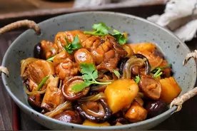 炖鸡肉，发柴腥味大不好吃？大厨教你3招，入味好吃不腥不柴图片