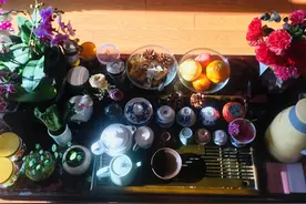 一杯清茶暖冬寒，人间至味是清欢！茶已烹花正绽，人未老待君还图片