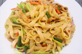 广东人爱吃的炒河粉，教您在家就能做，根根分明爽滑入味，零厨艺图片