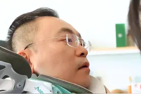 生命倒计时，七尺男儿蔡磊临终泪别挚友，抱头痛哭：时间不多了图片