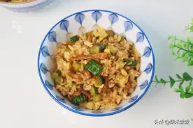 简单快手早餐，4种食材一锅出，每人一碗，营养又好吃图片