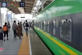 乌鲁木齐铁路、公路、机场正常运行 优化服务助旅客有序离乌图片