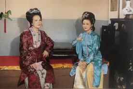 贾母生日这天发生了2件事，邢夫人忍无可忍，当众打脸王熙凤图片