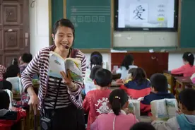 得知尖子生转学，班主任办公室崩溃大哭，直言自己没了“主心骨”图片