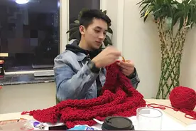 许魏洲住处遭私生饭闯入，工作室放出监控画面发文警告图片