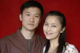 黄志忠：靠前妻走红，婚后抛弃结婚13年的妻子，如今52岁依旧单身图片
