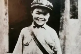 1936年，十岁孩童自称走过长征，毛主席问谁能证明，他回答：贺龙图片