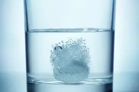 气泡水口感清新还促消化，人人都适宜饮用？图片