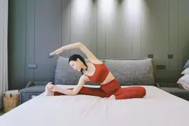 睡前这几个床上小动作能保女人青春永驻图片