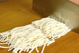 面条学会这样做，比吃肉还过瘾，不蒸不煮不凉拌，出锅全家抢着吃图片
