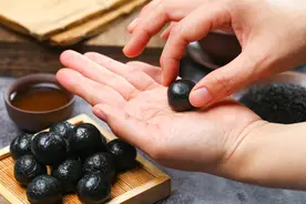 肠道燥热大便干硬？快用这个药丸润润肠，大便很快就通丨奇妙中成药图片
