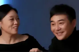 吴琼晒家庭日常，吃菜用手抓，婆婆脸色难看，称呼被指像雇佣关系图片