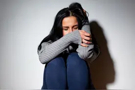 低自尊的表现：“你不找我，我也不会找你”，你中招了吗？图片