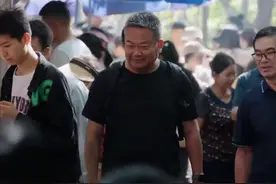 全网都要馋死！被追着赏饭吃的男人回归露脸，一集就看得颅内高潮图片