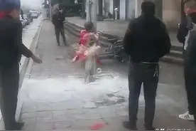 湖北农村婚闹引热议，尺度太过，喜事变笑柄图片