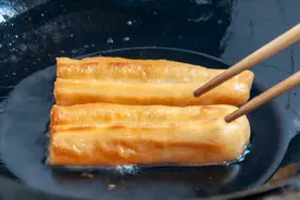 炸油条，泡打粉小苏打都不用，家常做法简单健康，照样蓬松香酥脆图片