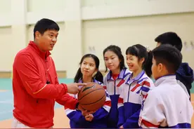 退役后当体育老师，这个老兵爱情事业双丰收！图片