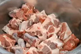 红烧牛尾做法就是这么简单，不需要太多调料，肉烂脱骨不塞牙图片