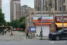 85岁老太卖菜未出摊，城管一手将老人拎摔车下，法院：他是协管图片