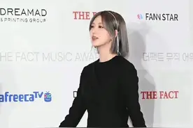 偷穿大人鞋子的小孩？IVE女团成员金秋天穿大了3、4个码图片