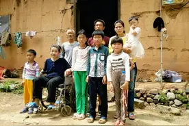 人大学霸伍继红，二婚嫁光棍成低保户，生6个孩子，如今怎样了？图片