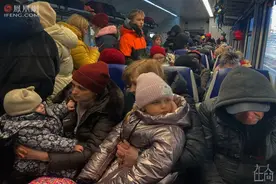 在人间｜华裔摄影师的战地观察：我跟随难民从东向西穿越乌克兰图片