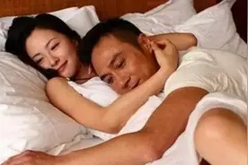 到处认干爹干哥，在男人堆里游刃有余，“顶级绿茶”江一燕现形记图片