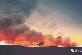 浓烟瀑布图片