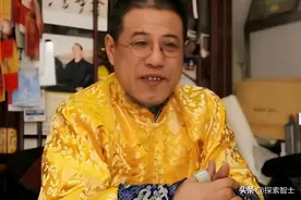 乾隆七世孙率百官祭祖，穿龙袍戴帝王扳指，手握皇家秘籍赴美留学图片