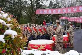 发射架下的强军风采 | 沿着父辈的足迹前行图片