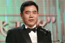 《山河月明》陈宝国又和儿子一起拍戏，悄悄改名后，这回能行吗？图片