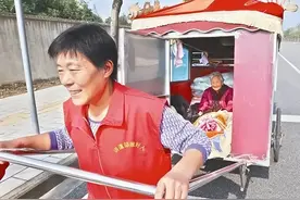 9年前，她“自驾”一辆“房车”，带着90岁的母亲环游中国图片