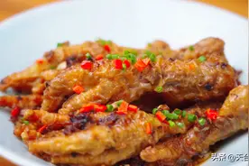 广东早餐必点的豉汁凤爪，皮酥肉嫩，色泽金黄饱满，越嚼越有劲图片