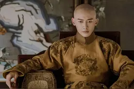 乾隆的“真容”被国外一画家偷偷画了下来，网友：和一位明星好像图片