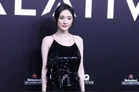 GQ红毯女明星怼脸生图选 | 杨幂造型敷衍，AB的金色假发真廉价！图片