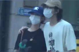 当红00后女演员恋情曝光，零距离亲密照公布，男方身份曝光遭吐槽图片