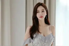 蕾丝吊带连衣裙的美女，好身材一览无余，是明星么？图片