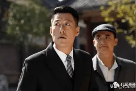 他们因戏生情，婚后6年生3胎，丈夫片约不断，被称“屏幕硬汉”图片