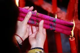 烧香为何一定是3根？每根分别代表什么？传统文化我们不可不知图片