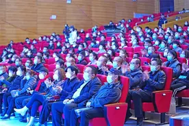 大型现代豫剧《朝阳沟》在师市上演图片