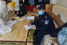 “党旗红”“警察蓝”，都安公安筑牢疫情防控安全屏障图片