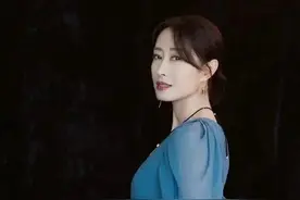 47刘敏涛美肩长腿身材好，如何冻龄逆生长？一组冻龄瑜伽带你练图片