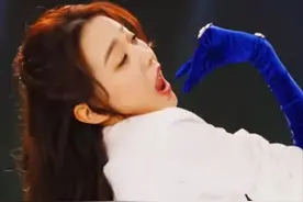 韩国女团舞蹈充满性暗示，咬手指趴地打擦边球，最小成员只有14岁图片