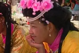 云南摩梭族走婚习俗：女不嫁男不娶，生了孩子就给舅舅养图片